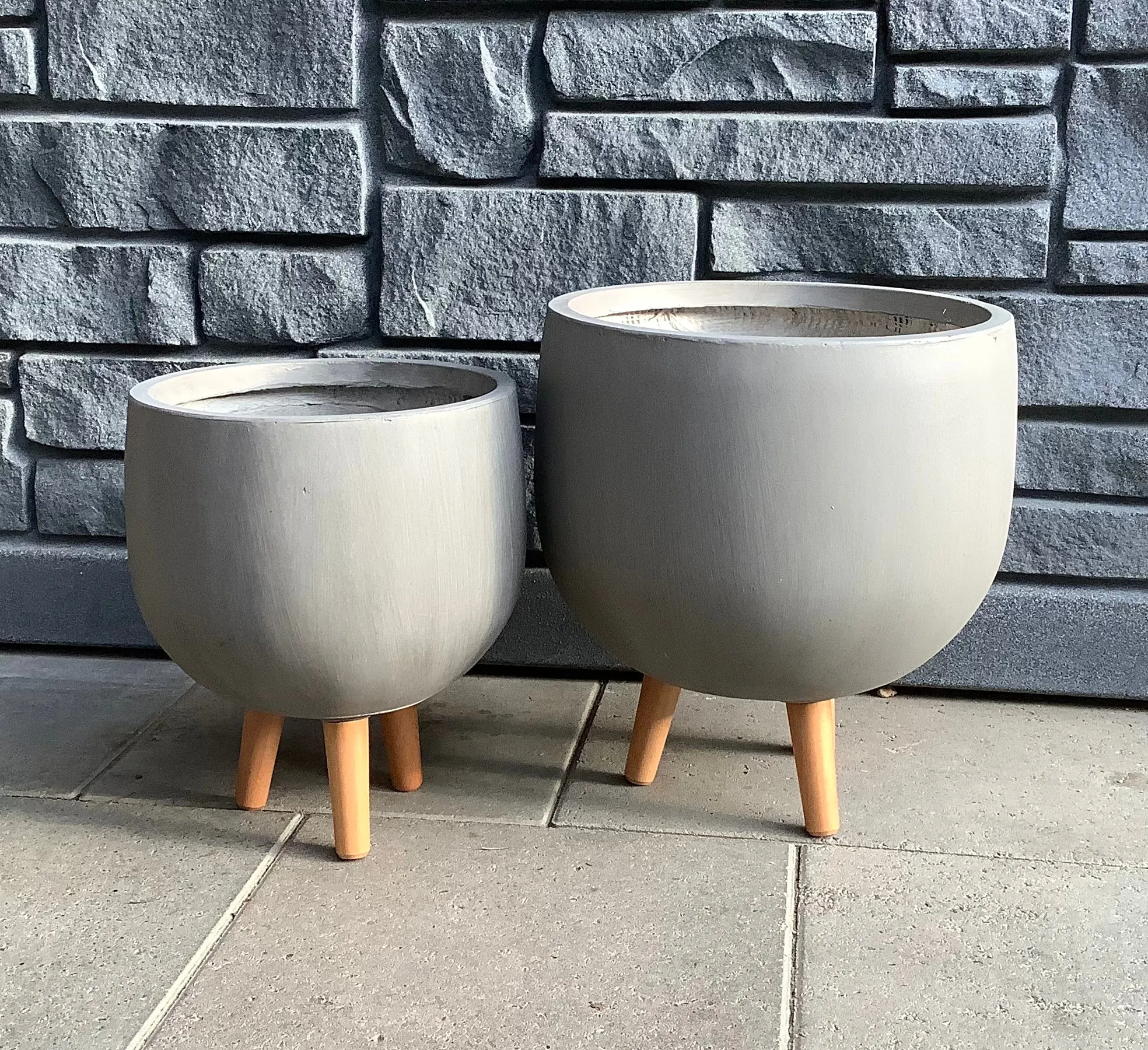 Monica Planter Pot with Legs - Brown